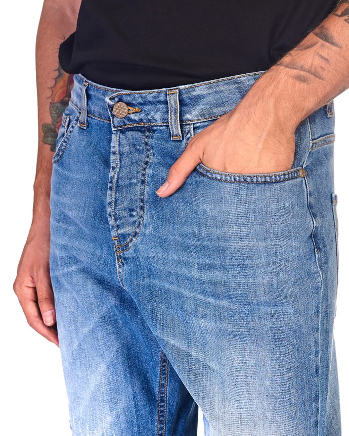Neill Katter jeans con top e ricami